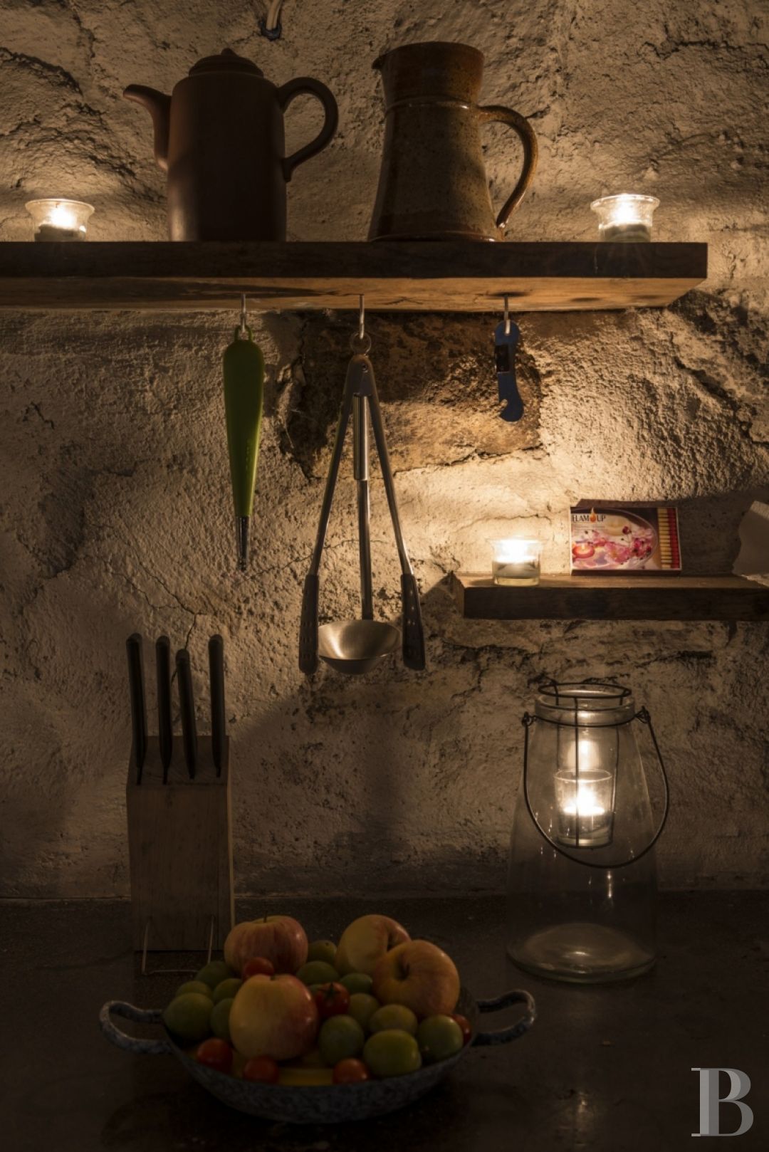 A buron transformed into a cottage surrounded by nature in the Auvergne Volcanoes Nature Reserve - photo  n°12