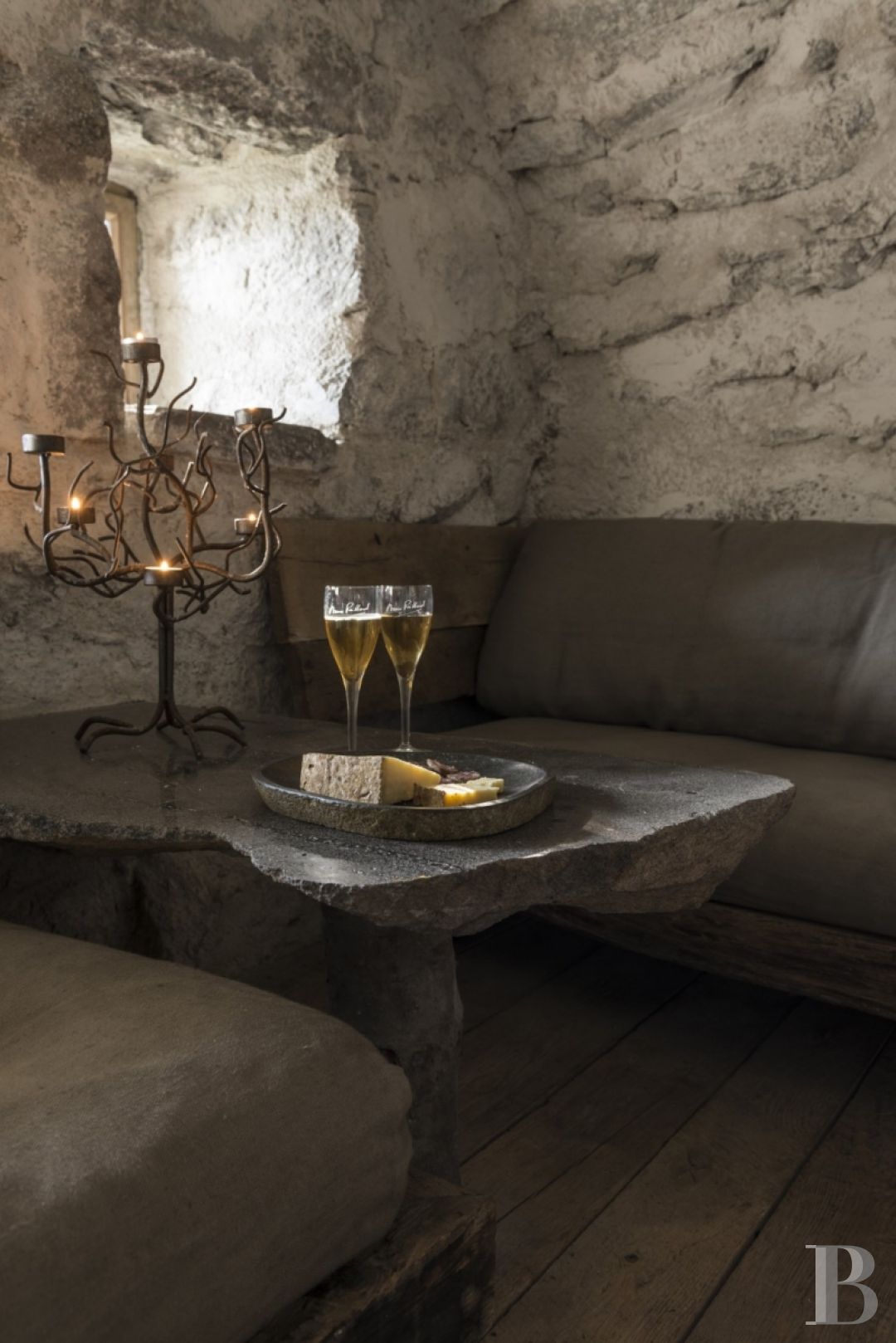 A buron transformed into a cottage surrounded by nature in the Auvergne Volcanoes Nature Reserve - photo  n°8