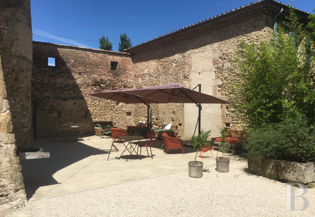 A large house living up to its name in the Provencal Drôme region between Crest and Valence - photo  n°32