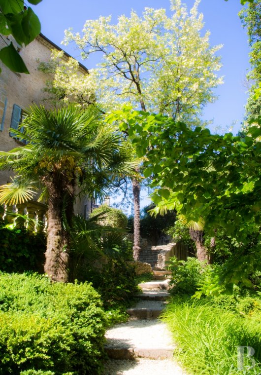 A small village chateau  with a remarkable garden  in Ardèche - photo  n°7