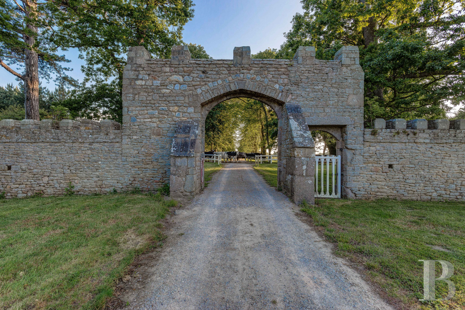 Dans le Cotentin, entre Saint-Pierre-Église et Barfleur, le château du célèbre penseur Alexis de Tocqueville - photo  n°21