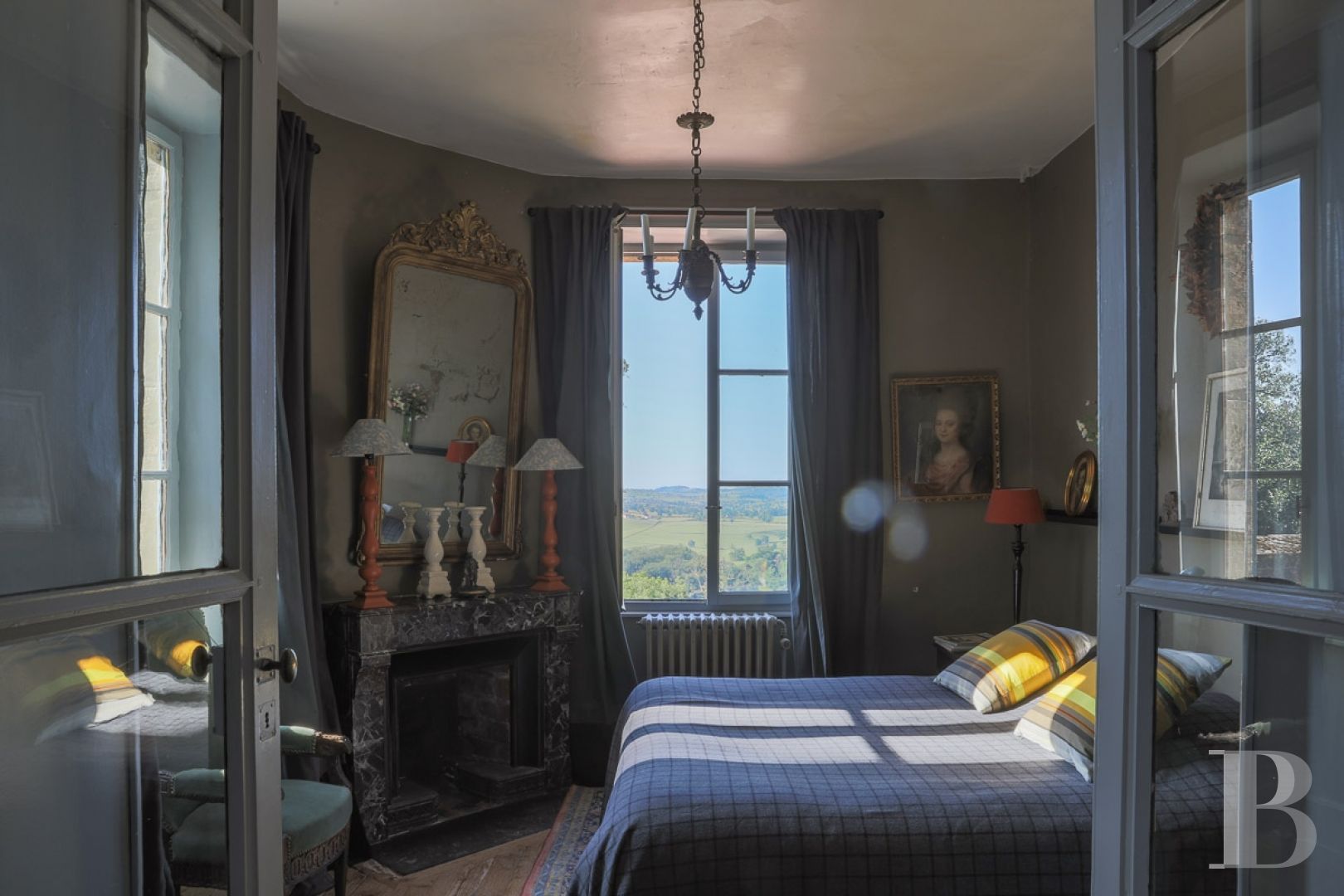 An aerial chateau embodying the spirit of the 1900s in the Charolais-Brionnais region - photo  n°29