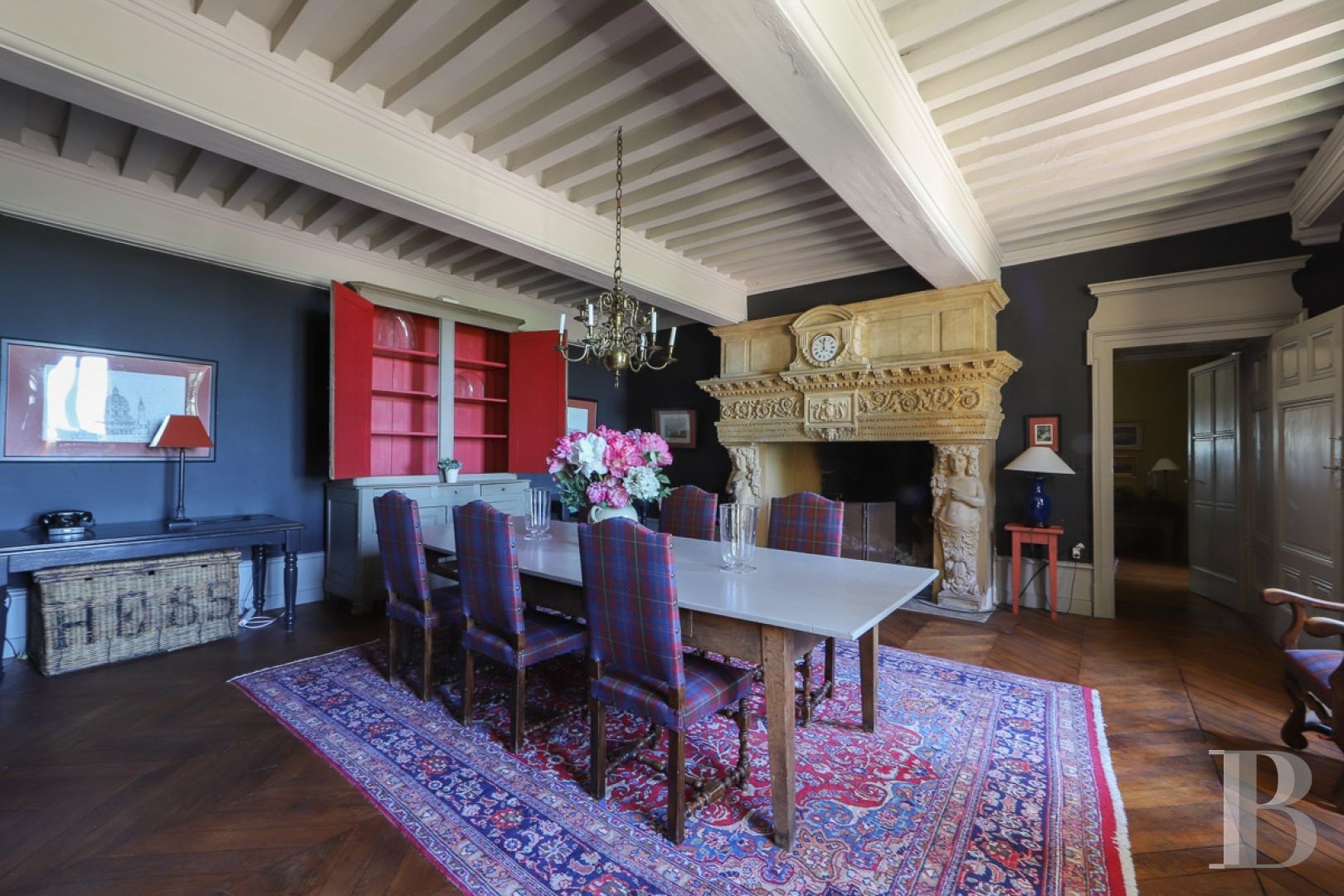 An aerial chateau embodying the spirit of the 1900s in the Charolais-Brionnais region - photo  n°12