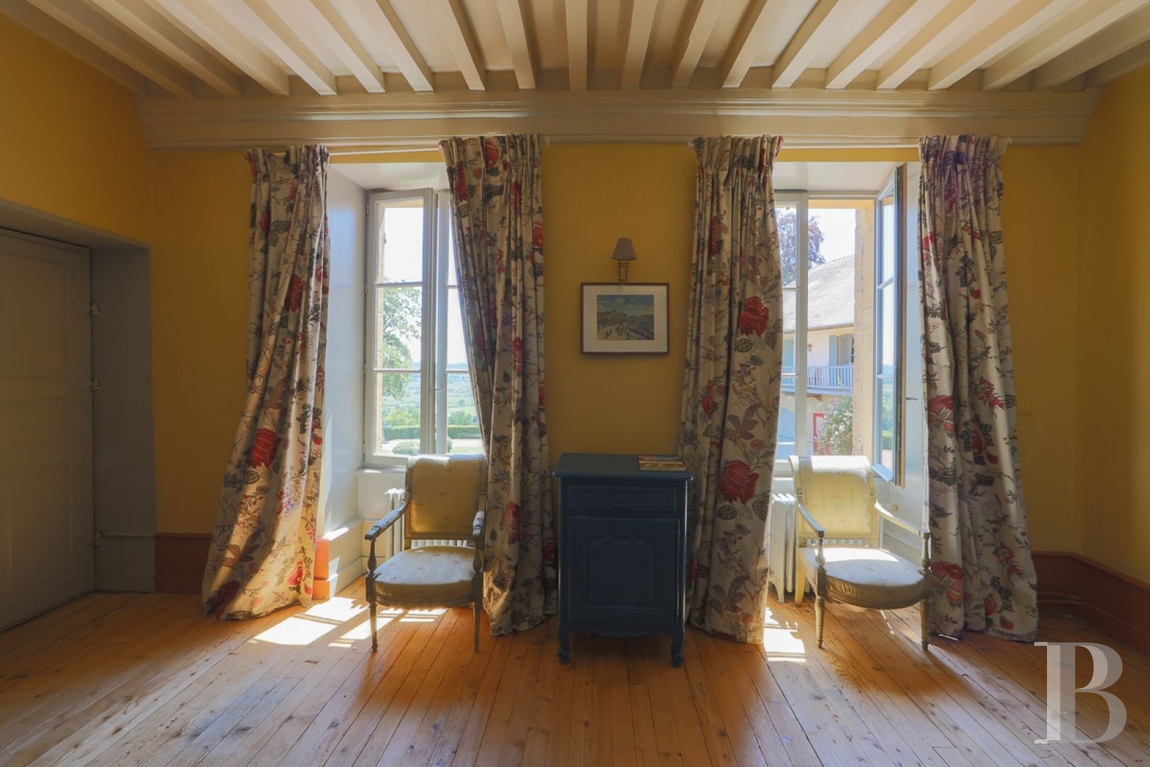 An aerial chateau embodying the spirit of the 1900s in the Charolais-Brionnais region - photo  n°28