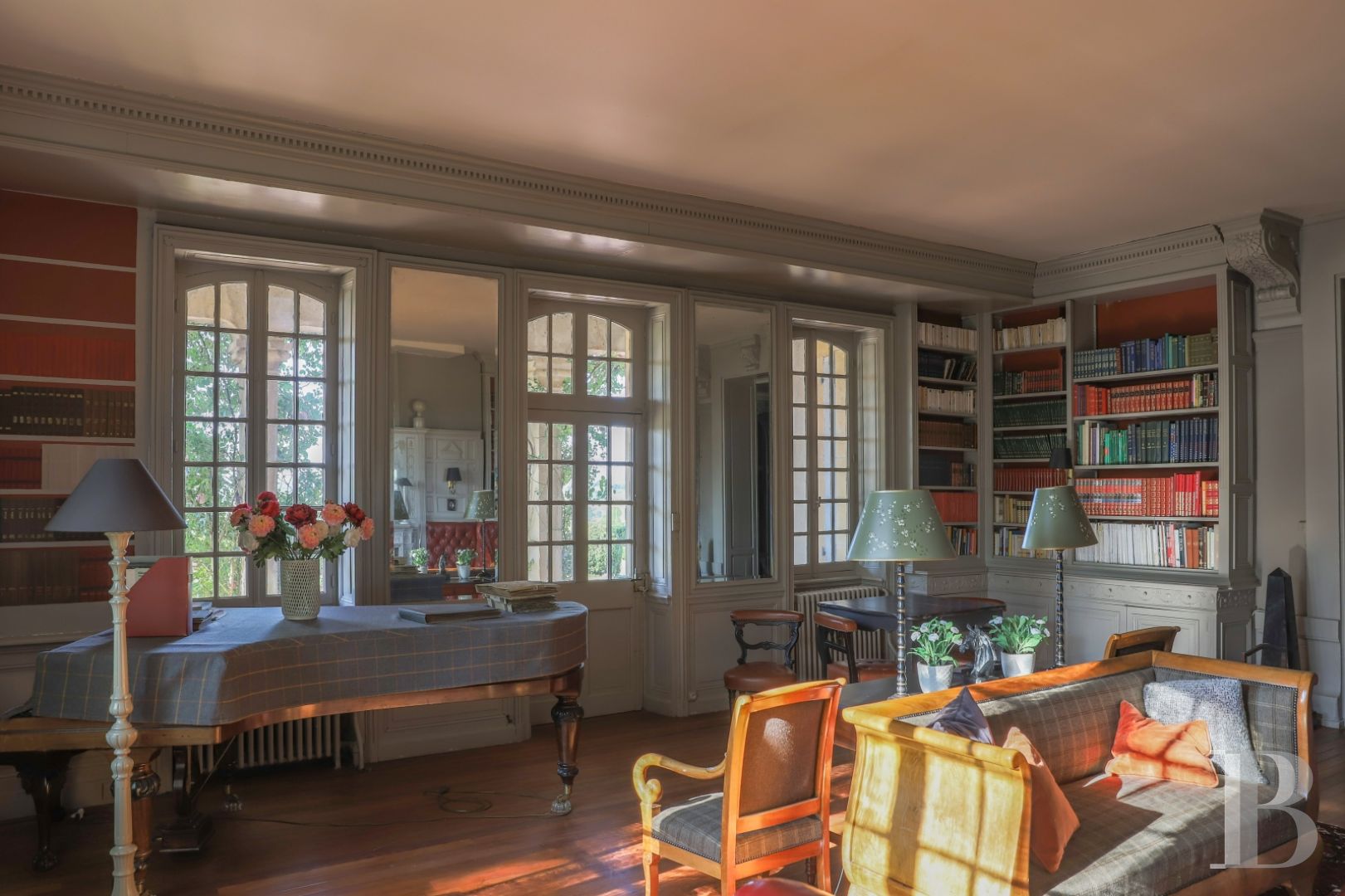 An aerial chateau embodying the spirit of the 1900s in the Charolais-Brionnais region - photo  n°15