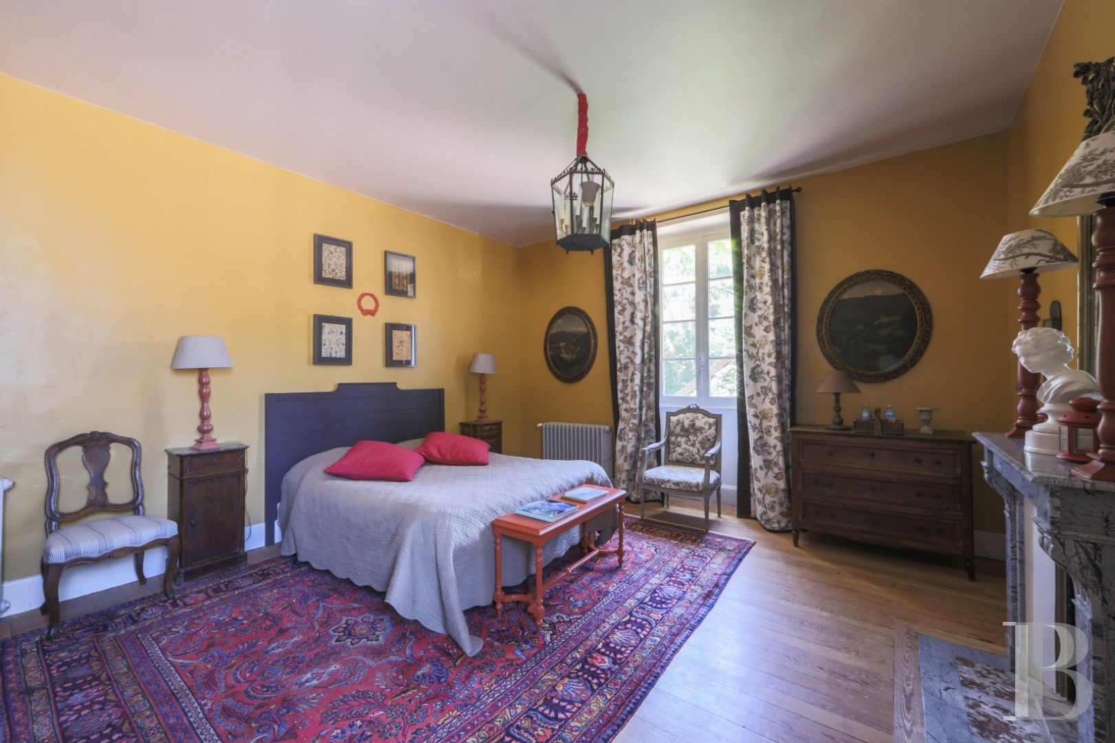 An aerial chateau embodying the spirit of the 1900s in the Charolais-Brionnais region - photo  n°17