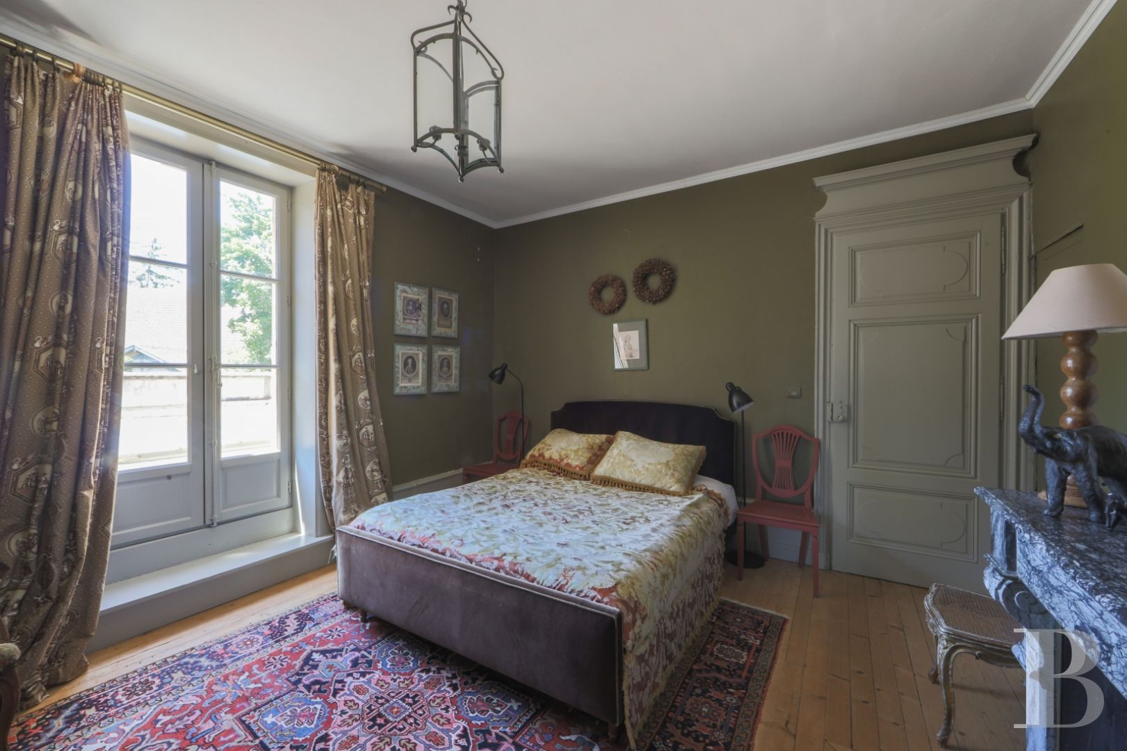 An aerial chateau embodying the spirit of the 1900s in the Charolais-Brionnais region - photo  n°24