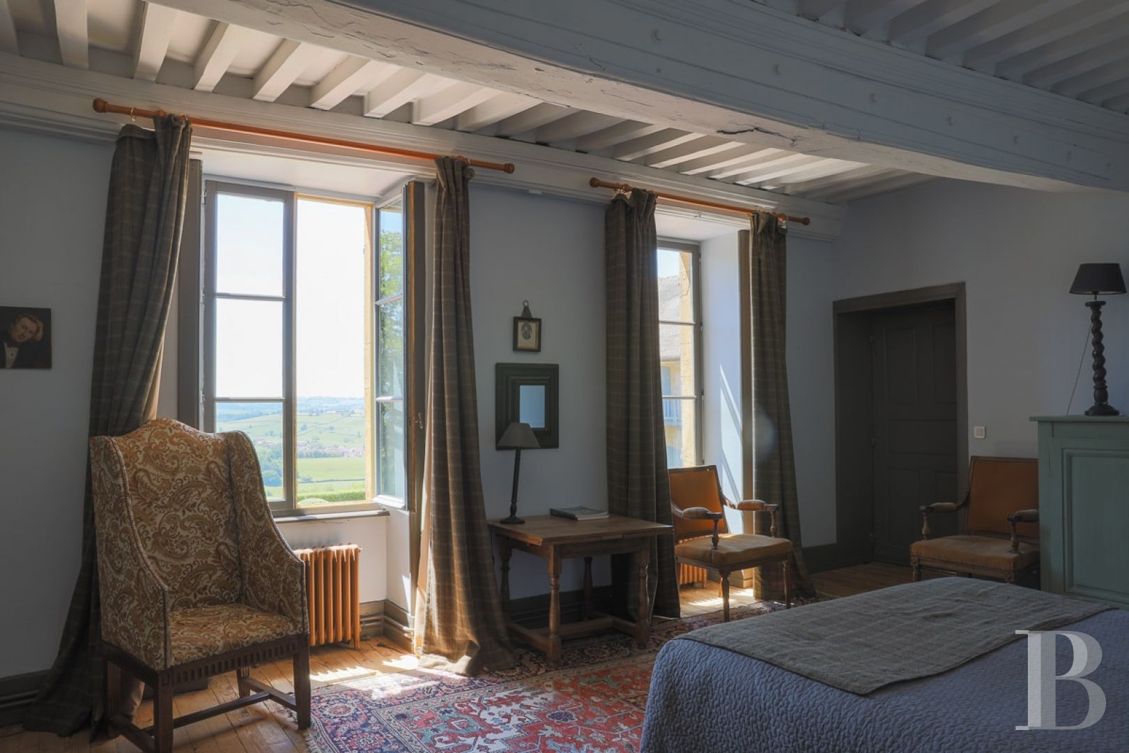 An aerial chateau embodying the spirit of the 1900s in the Charolais-Brionnais region - photo  n°25