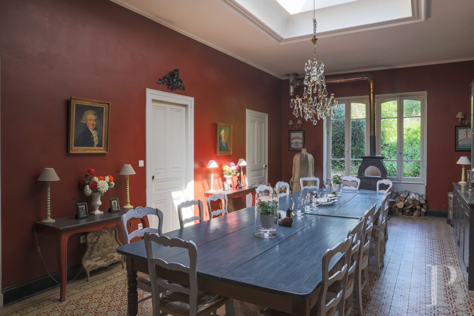 An aerial chateau embodying the spirit of the 1900s in the Charolais-Brionnais region - photo  n°8