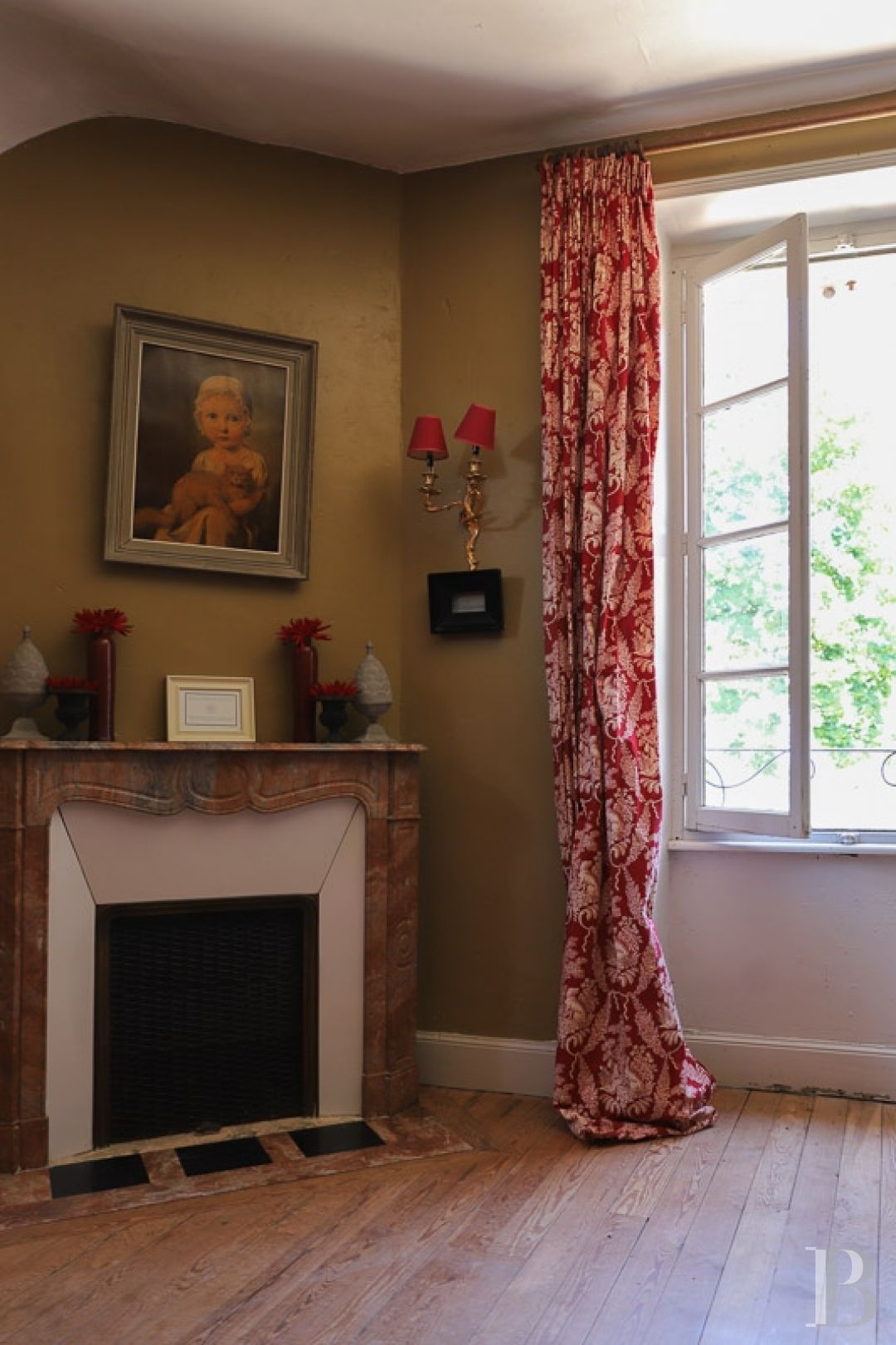 An aerial chateau embodying the spirit of the 1900s in the Charolais-Brionnais region - photo  n°18