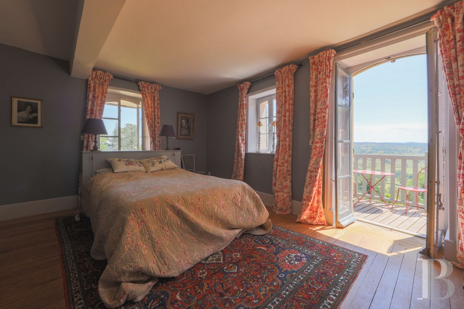 An aerial chateau embodying the spirit of the 1900s in the Charolais-Brionnais region - photo  n°26