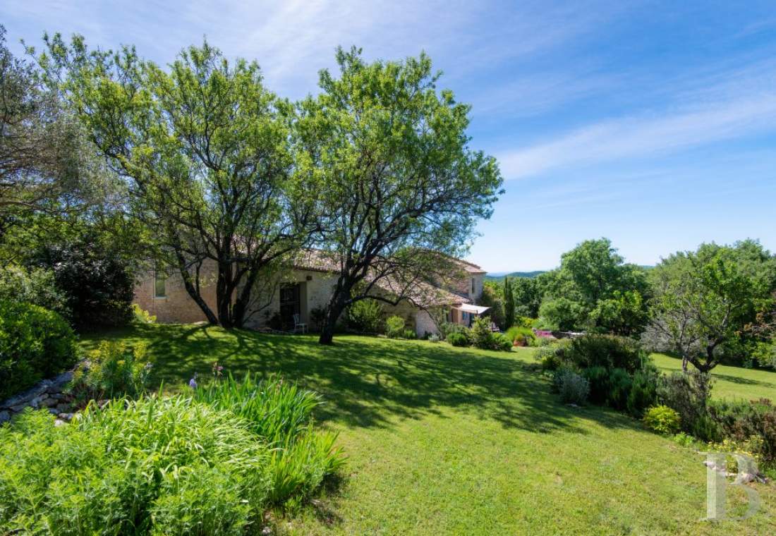 A former Provencal sheepfold surrounded by nature between Sisteron and Forcalquier, in the Alpes de Haute-Provence - photo  n°20