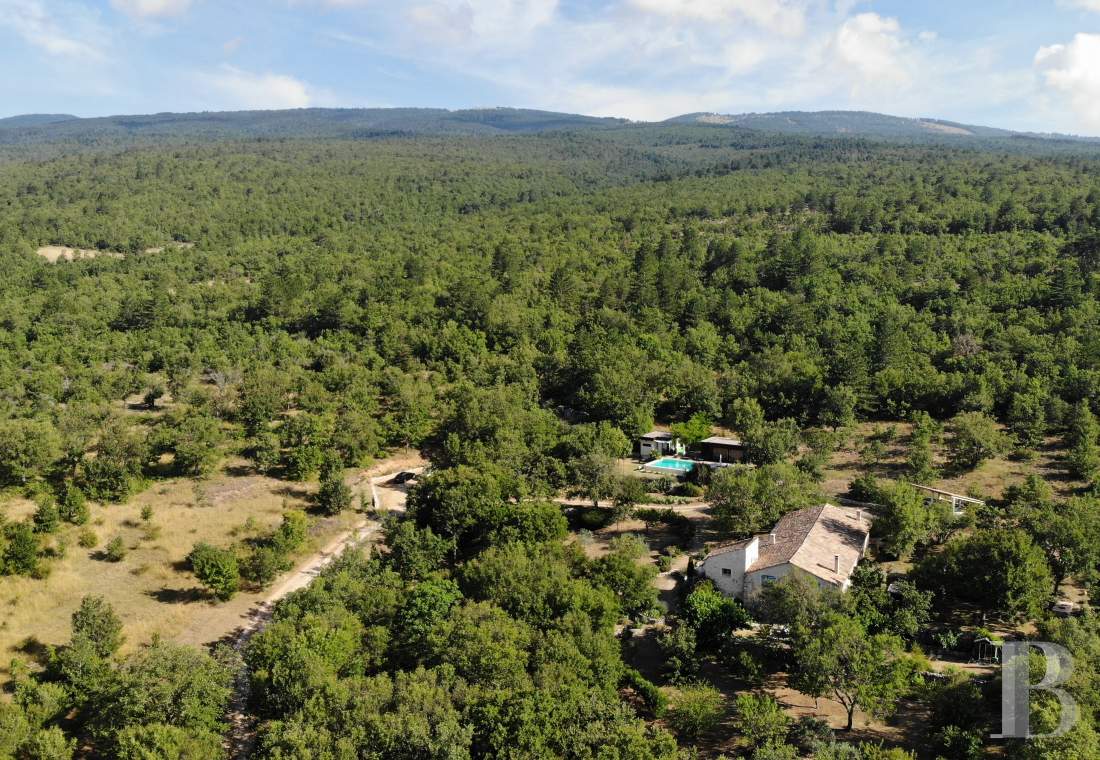 A former Provencal sheepfold surrounded by nature between Sisteron and Forcalquier, in the Alpes de Haute-Provence - photo  n°4