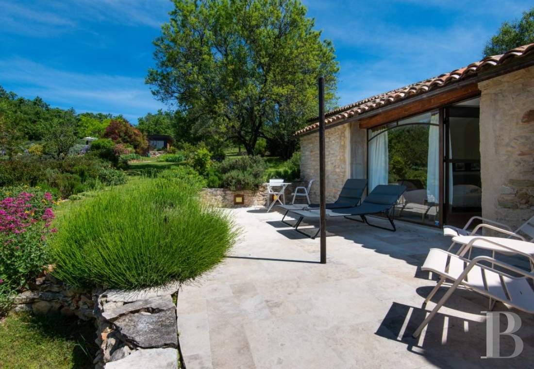 A former Provencal sheepfold surrounded by nature between Sisteron and Forcalquier, in the Alpes de Haute-Provence - photo  n°10