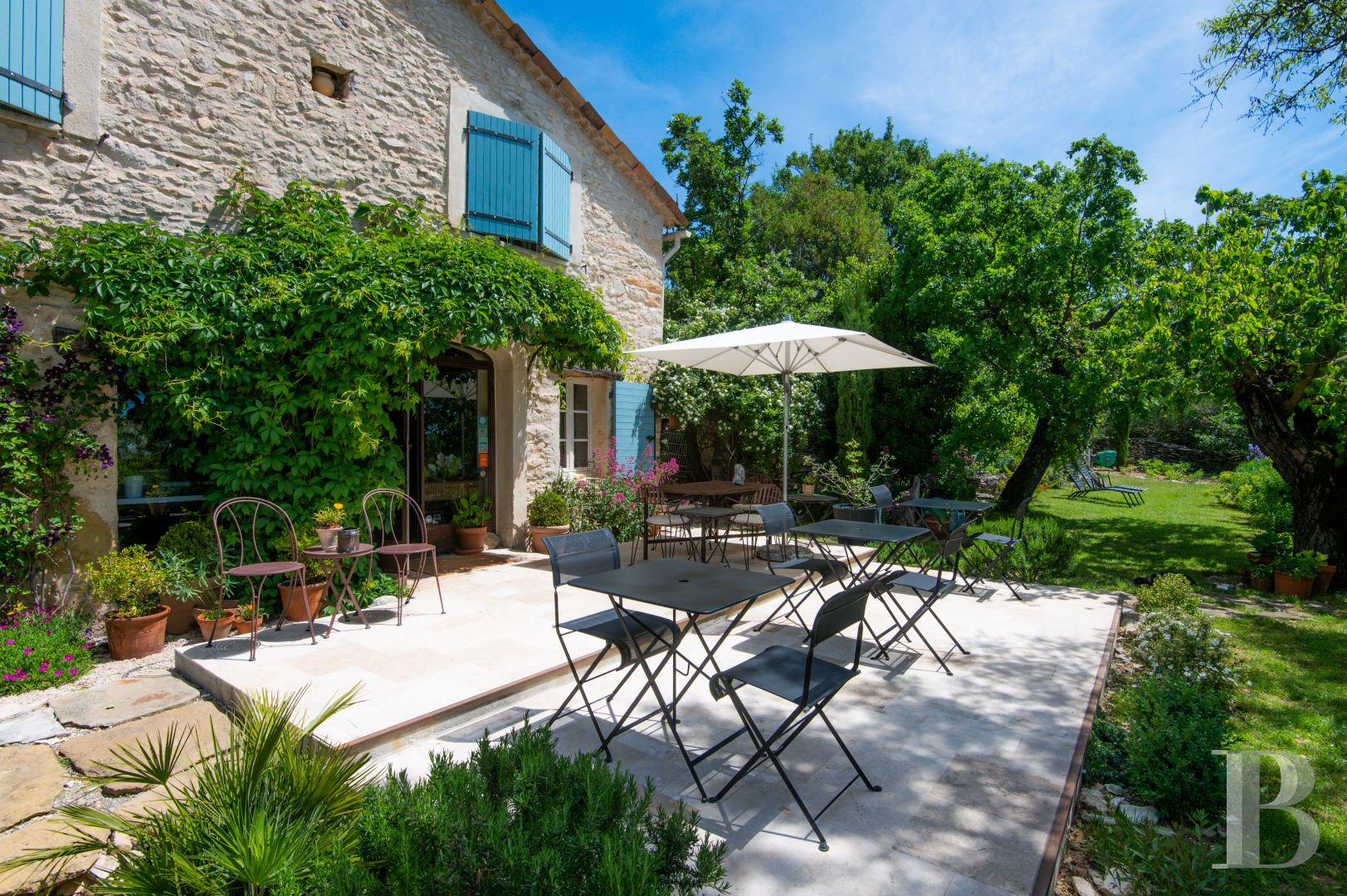 Entre Sisteron et Forcalquier, dans les Alpes de Haute-Provence, une ancienne bergerie provençale en pleine nature - photo  n°5