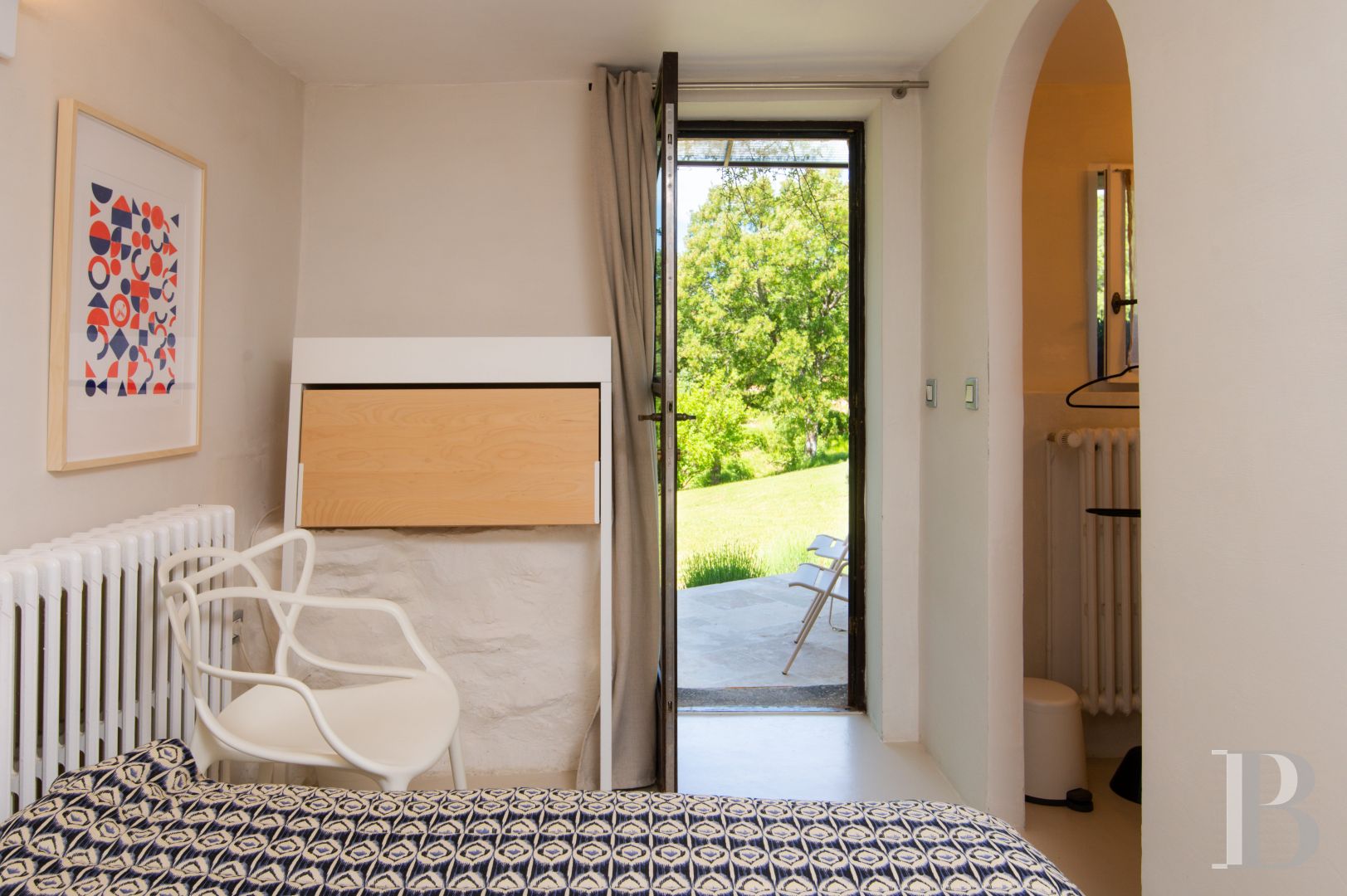 Entre Sisteron et Forcalquier, dans les Alpes de Haute-Provence, une ancienne bergerie provençale en pleine nature - photo  n°11