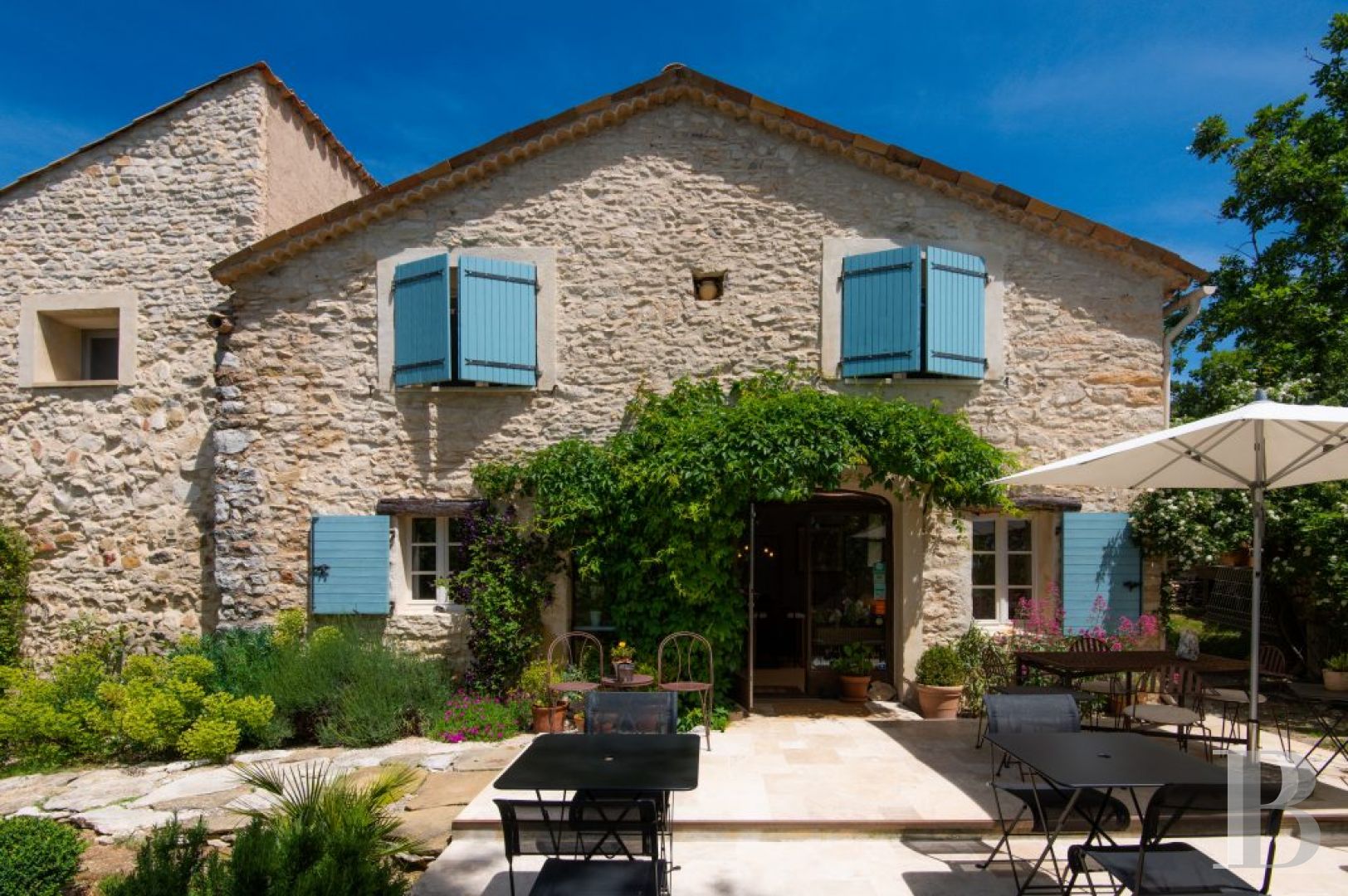 Entre Sisteron et Forcalquier, dans les Alpes de Haute-Provence, une ancienne bergerie provençale en pleine nature - photo  n°6