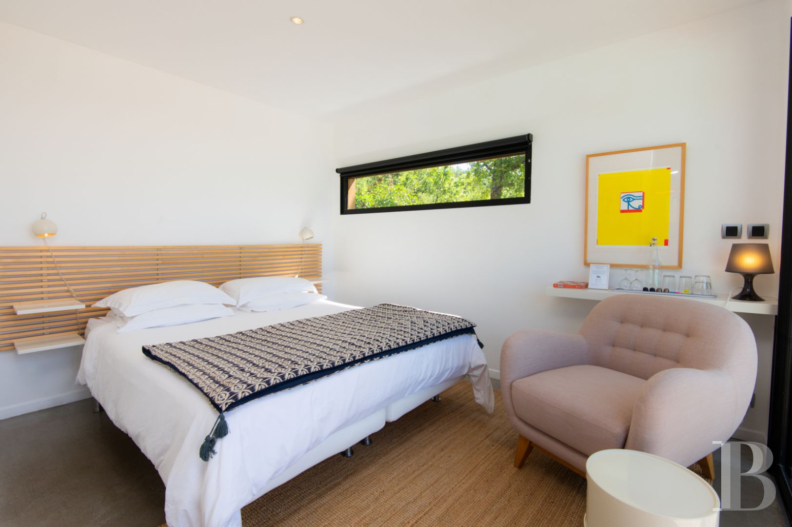 Entre Sisteron et Forcalquier, dans les Alpes de Haute-Provence, une ancienne bergerie provençale en pleine nature - photo  n°14