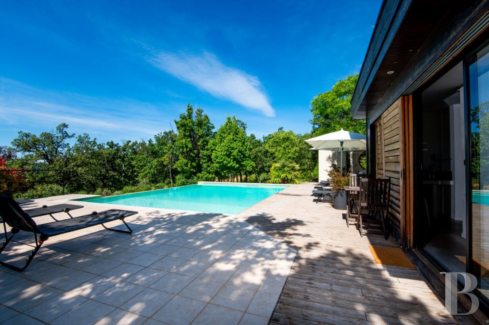 Entre Sisteron et Forcalquier, dans les Alpes de Haute-Provence, une ancienne bergerie provençale en pleine nature - photo  n°2