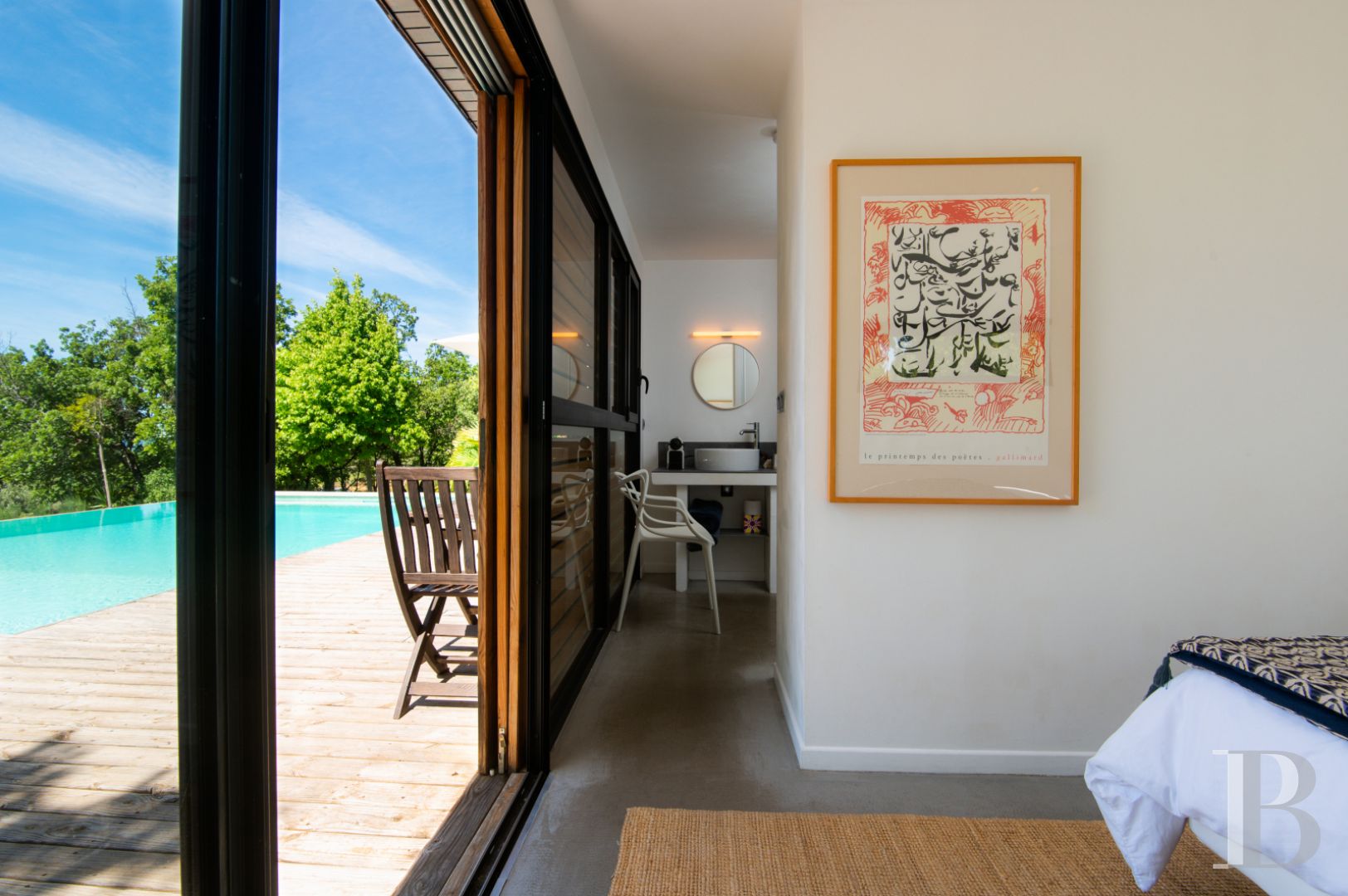 Entre Sisteron et Forcalquier, dans les Alpes de Haute-Provence, une ancienne bergerie provençale en pleine nature - photo  n°13