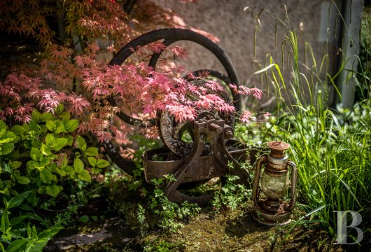 A manor house, its farmhouse and barn converted into gîtes, set in extensive grounds  with swimming pool, close to a lively Quercy Blanc village between Cahors and Agen 