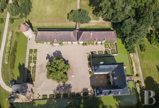 A family château which is emblematic of the former Bourbonnais province, north of Moulins in the Allier department - photo  n°38
