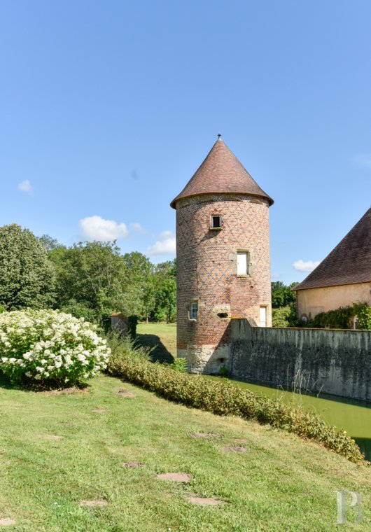 A family château which is emblematic of the former Bourbonnais province, north of Moulins in the Allier department - photo  n°37