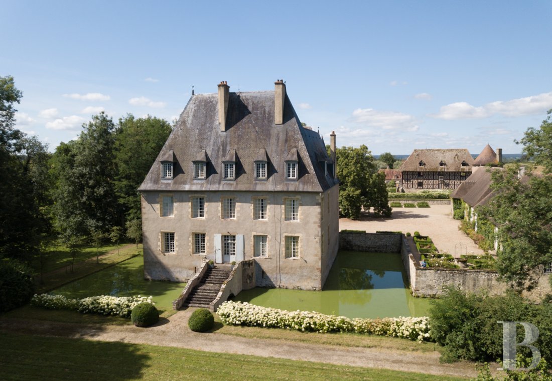 A family château which is emblematic of the former Bourbonnais province, north of Moulins in the Allier department - photo  n°7