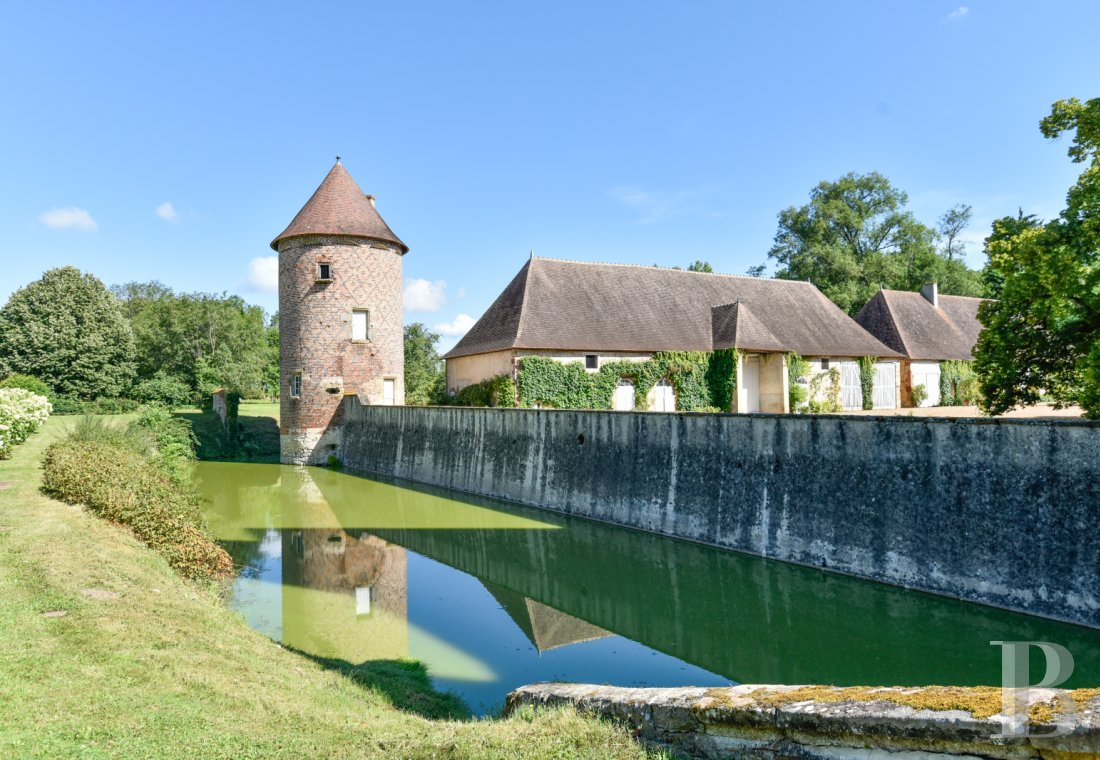 A family château which is emblematic of the former Bourbonnais province, north of Moulins in the Allier department - photo  n°5