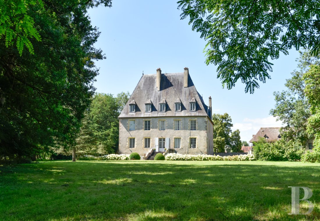 A family château which is emblematic of the former Bourbonnais province, north of Moulins in the Allier department - photo  n°35