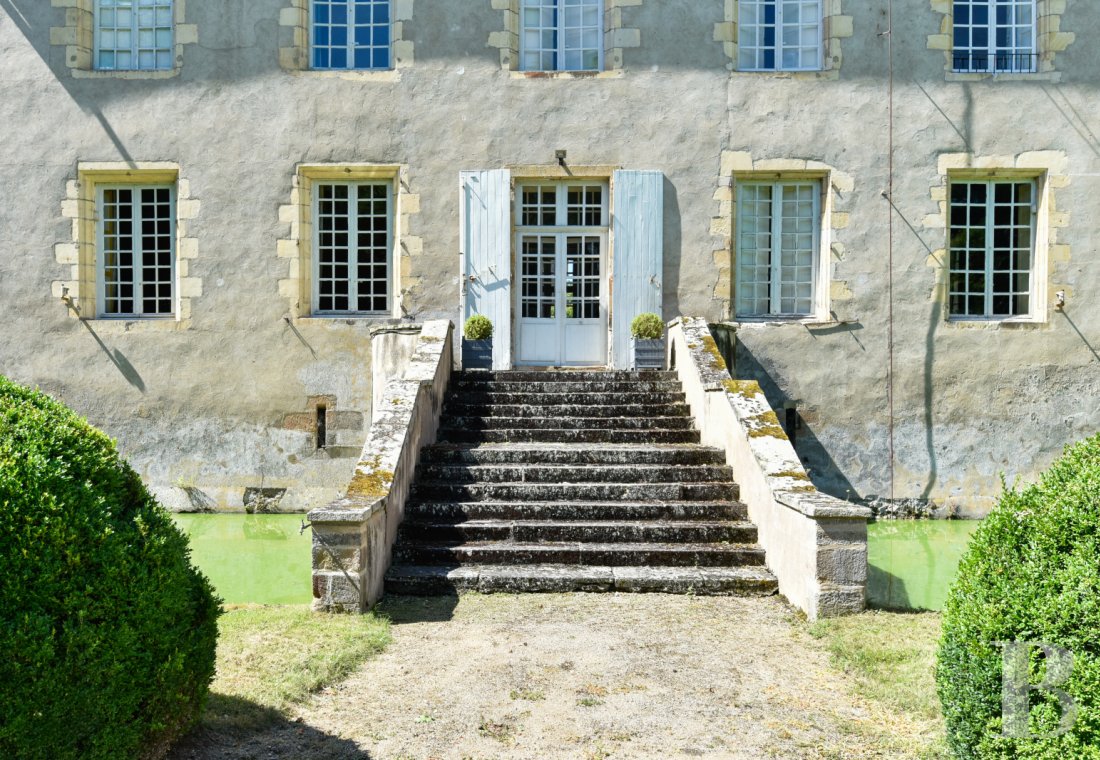 A family château which is emblematic of the former Bourbonnais province, north of Moulins in the Allier department - photo  n°9