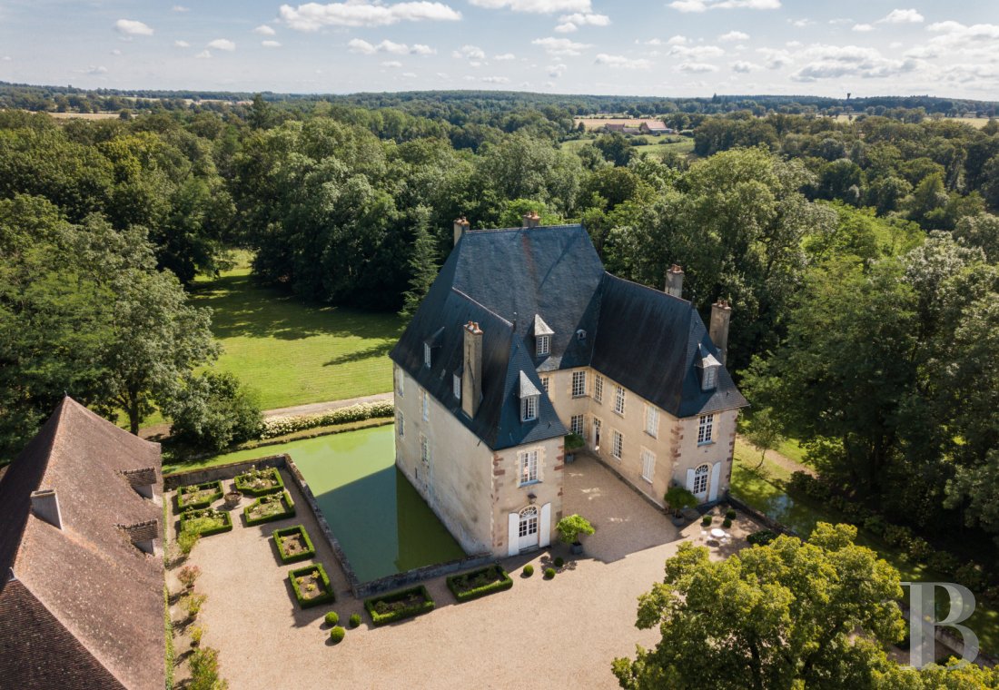 A family château which is emblematic of the former Bourbonnais province, north of Moulins in the Allier department - photo  n°36