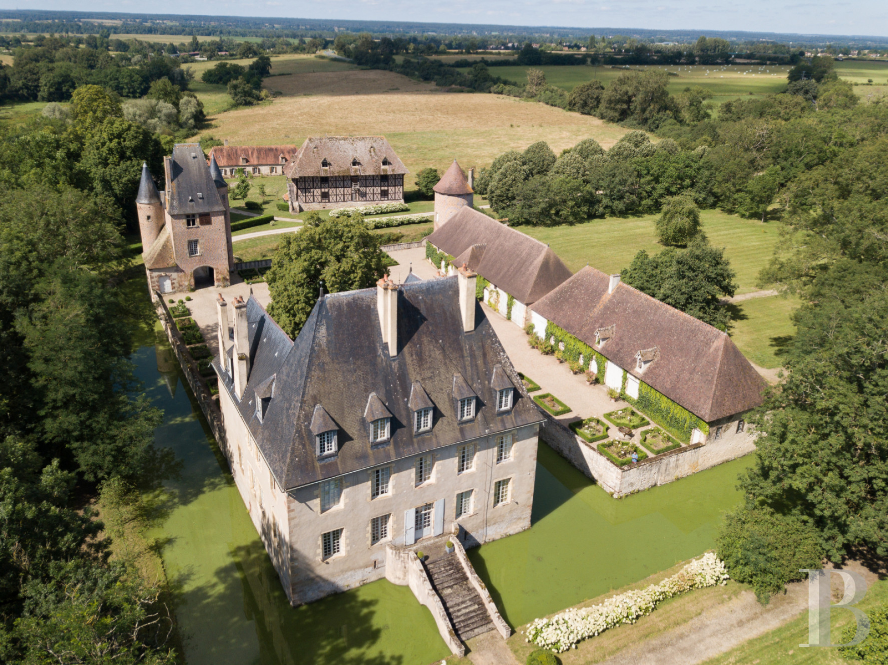 Dans l’Allier, au nord de Moulins, un château de famille emblématique de l’ancienne province du Bourbonnais - photo  n°4