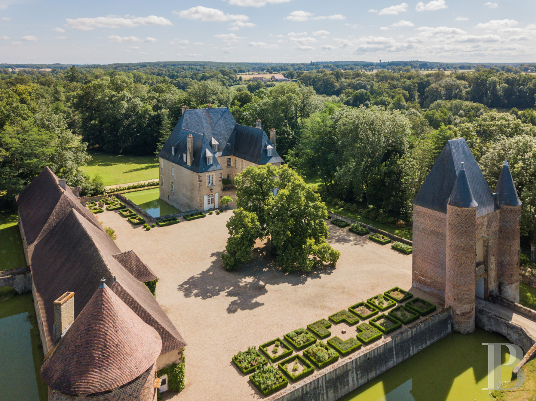 Dans l’Allier, au nord de Moulins, un château de famille emblématique de l’ancienne province du Bourbonnais - photo  n°40
