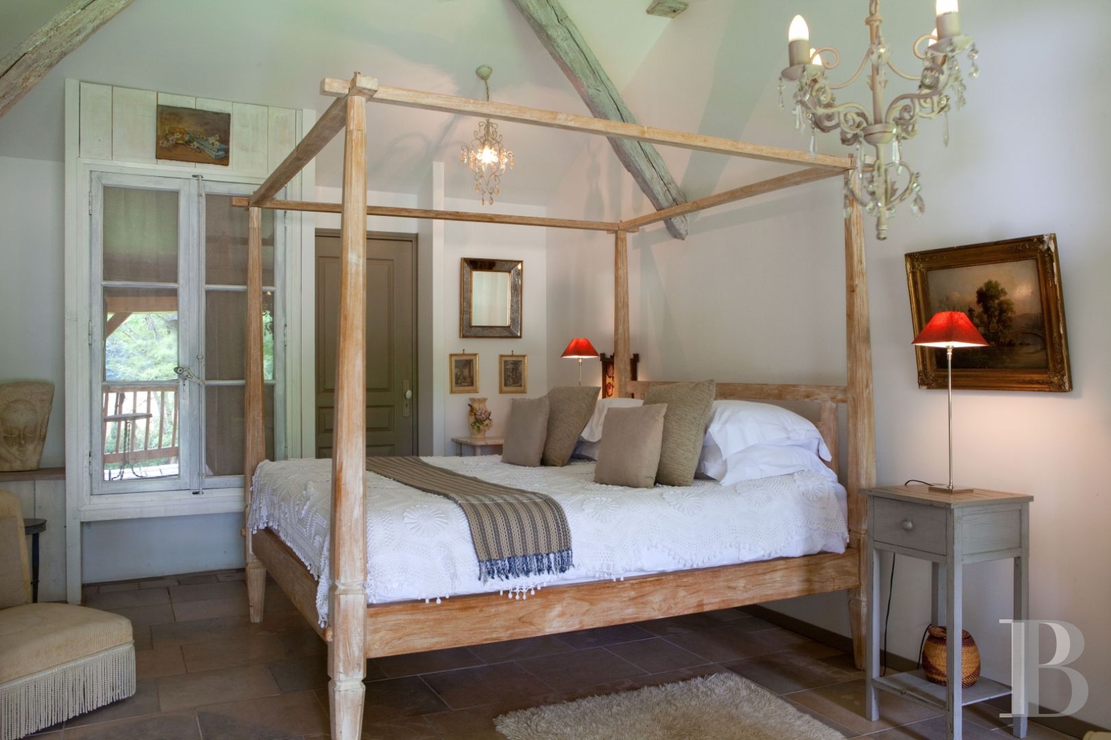 En Bourgogne du sud, à équidistance de Dijon, Genève et Lyon,  une ancienne ferme transformée en maison et table d’hôtes de grand charme - photo  n°22