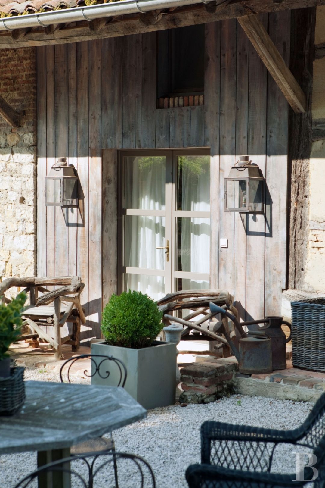 En Bourgogne du sud, à équidistance de Dijon, Genève et Lyon,  une ancienne ferme transformée en maison et table d’hôtes de grand charme - photo  n°16