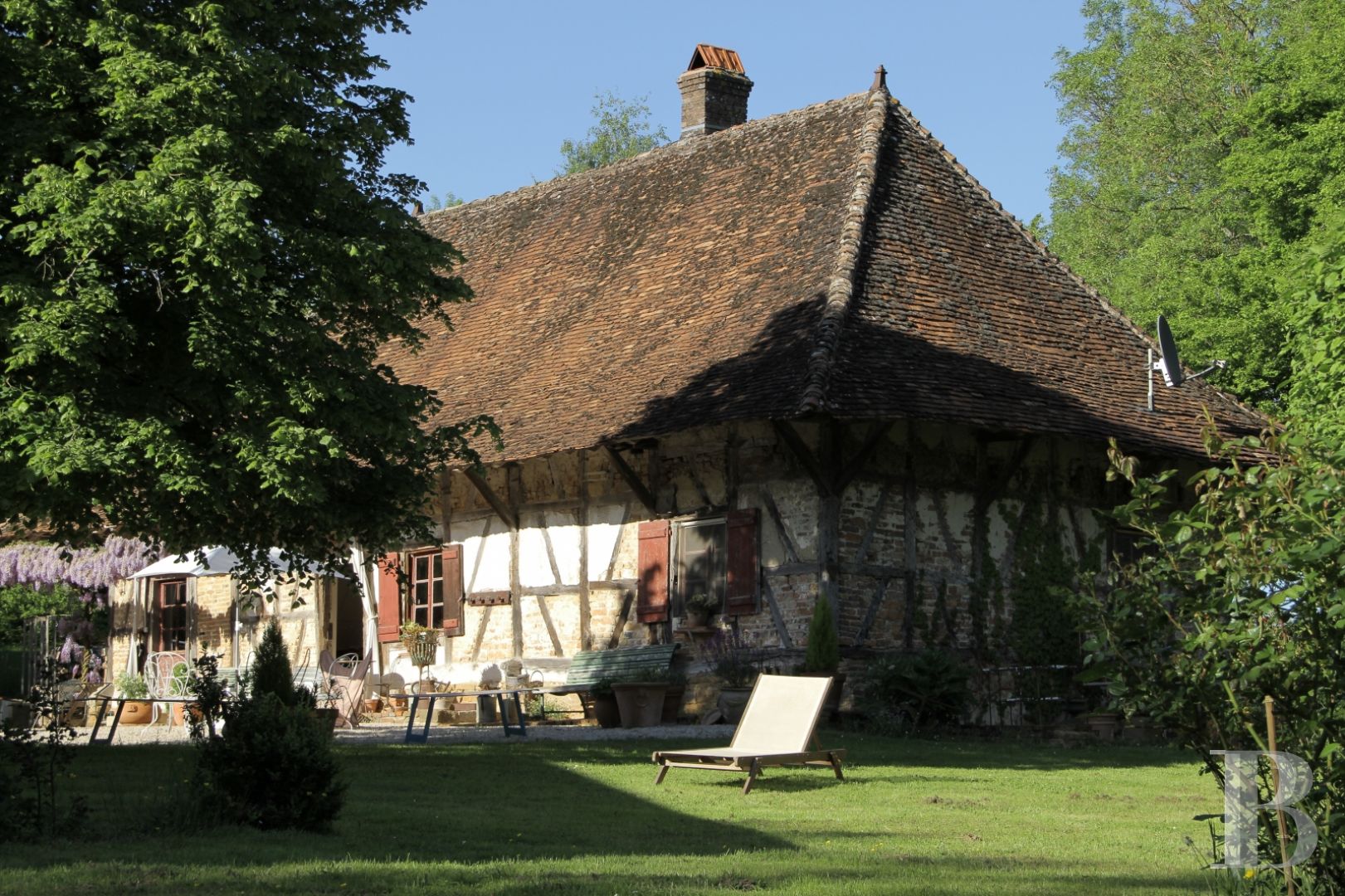 En Bourgogne du sud, à équidistance de Dijon, Genève et Lyon,  une ancienne ferme transformée en maison et table d’hôtes de grand charme - photo  n°10