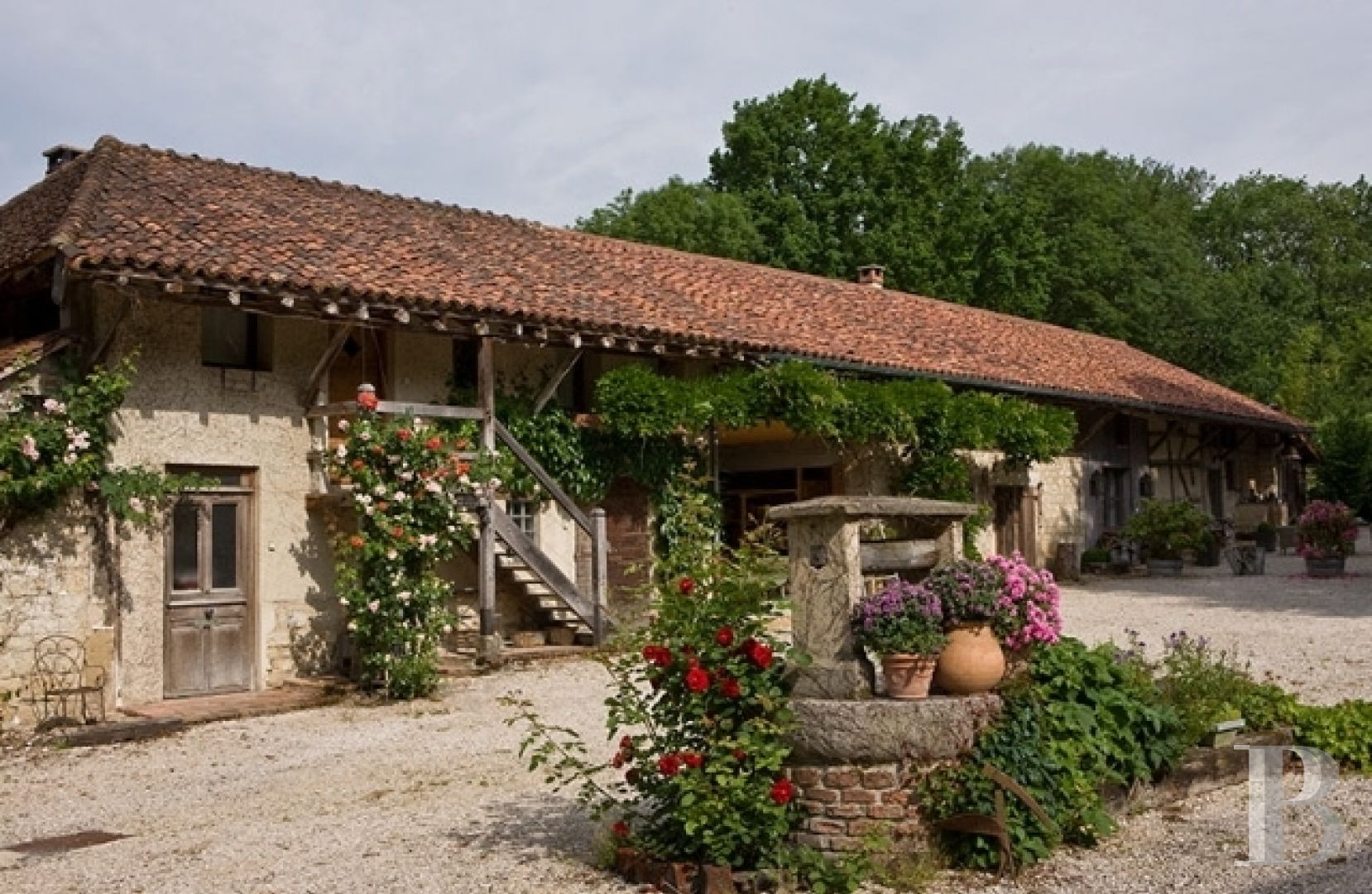 En Bourgogne du sud, à équidistance de Dijon, Genève et Lyon,  une ancienne ferme transformée en maison et table d’hôtes de grand charme - photo  n°5