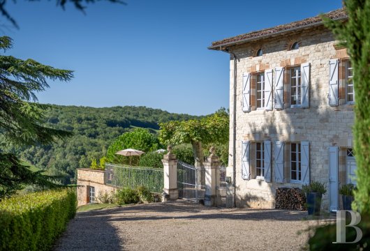 midi-pyrenees - A residence with vast reception volumes in a 10-hectare estate, in the heart of the Occitanie region, between Albi and the Languedoc area near Toulouse