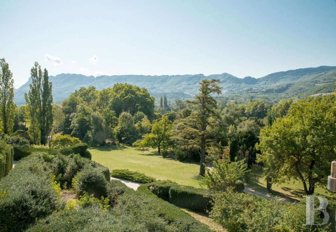Entre le Vercors et la Provence, un domaine baigné de lumière à l’atmosphère chaleureuse et raffinée - photo  n°1