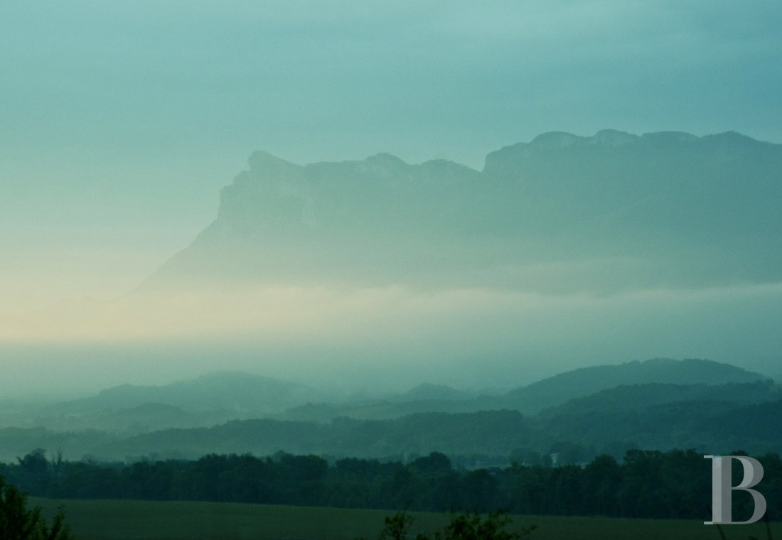 Entre le Vercors et la Provence, un domaine baigné de lumière à l’atmosphère chaleureuse et raffinée - photo  n°4