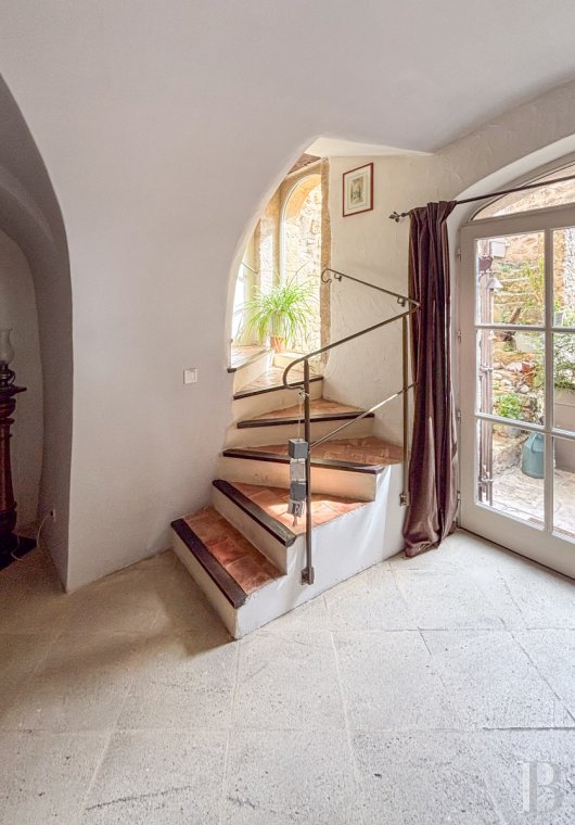 character properties France provence cote dazur   - 5