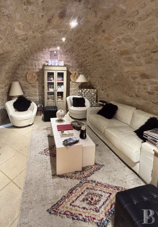 character properties France provence cote dazur   - 7