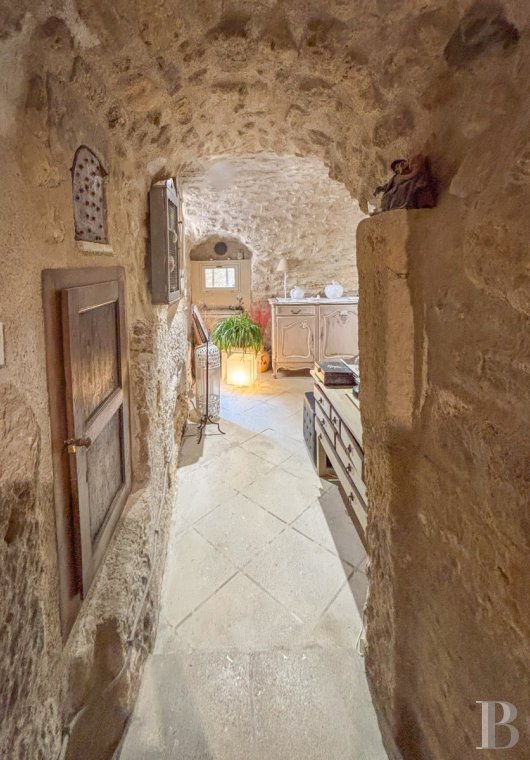 character properties France provence cote dazur   - 6