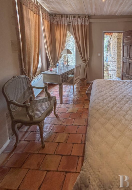 character properties France provence cote dazur   - 13