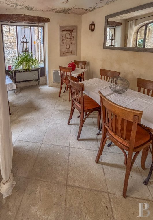 character properties France provence cote dazur   - 10
