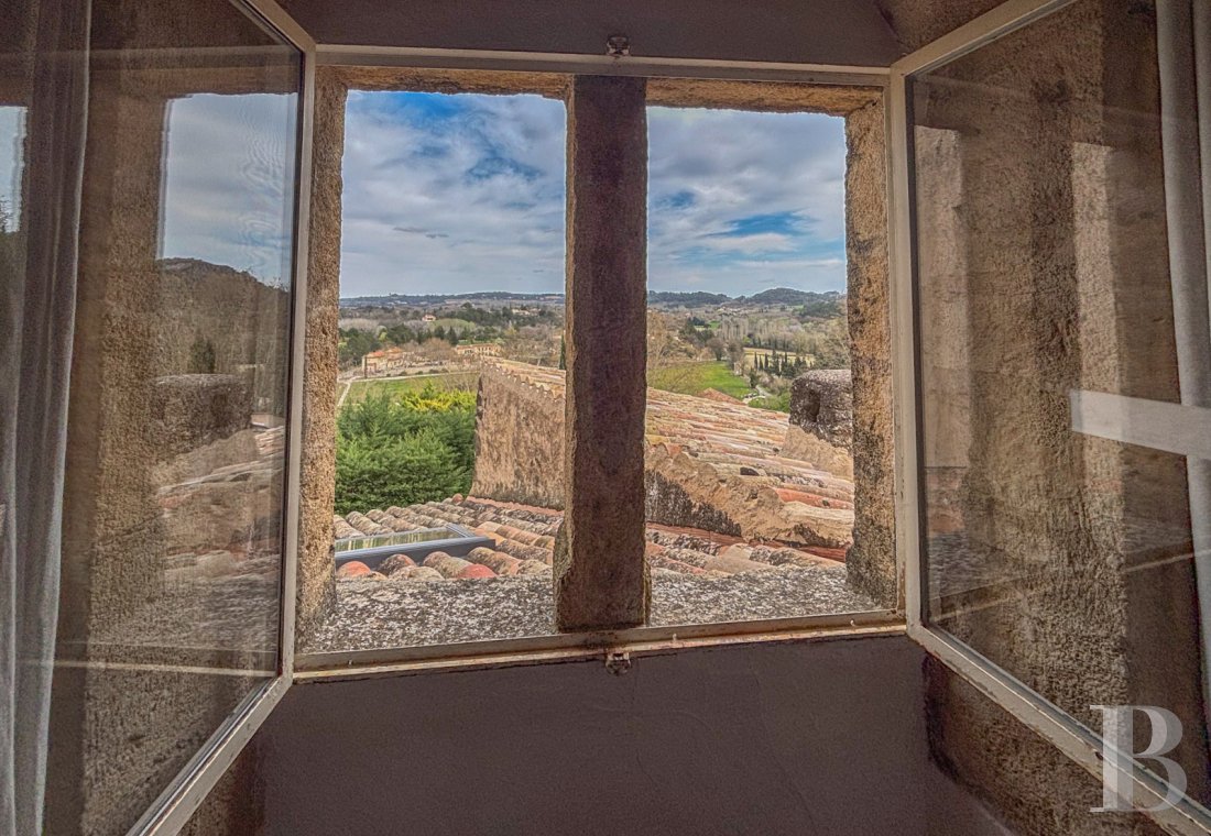 character properties France provence cote dazur   - 15