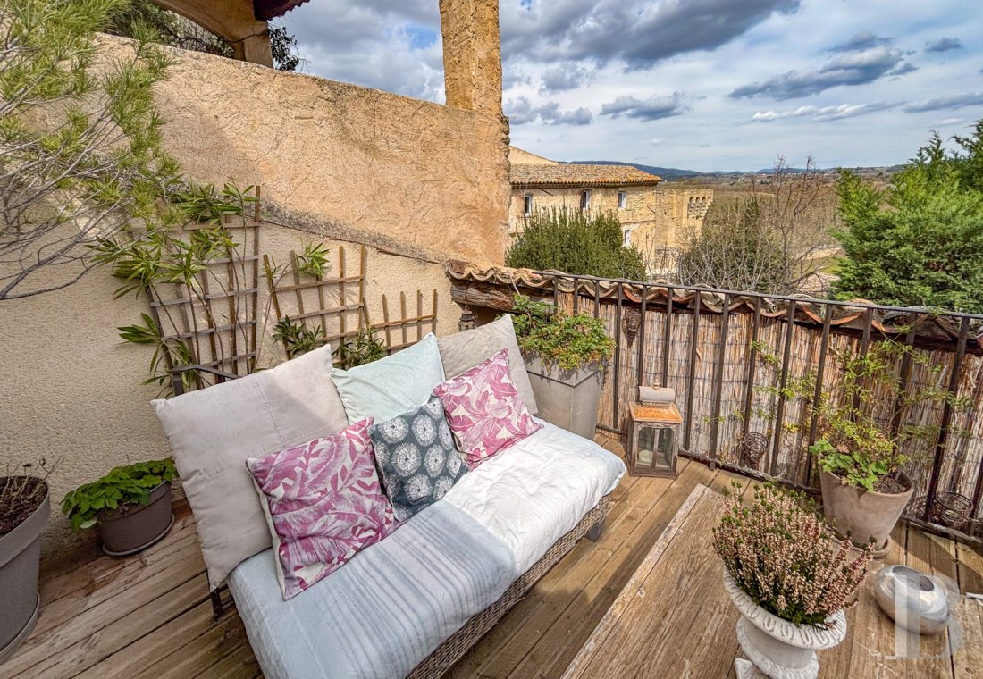 character properties France provence cote dazur   - 1