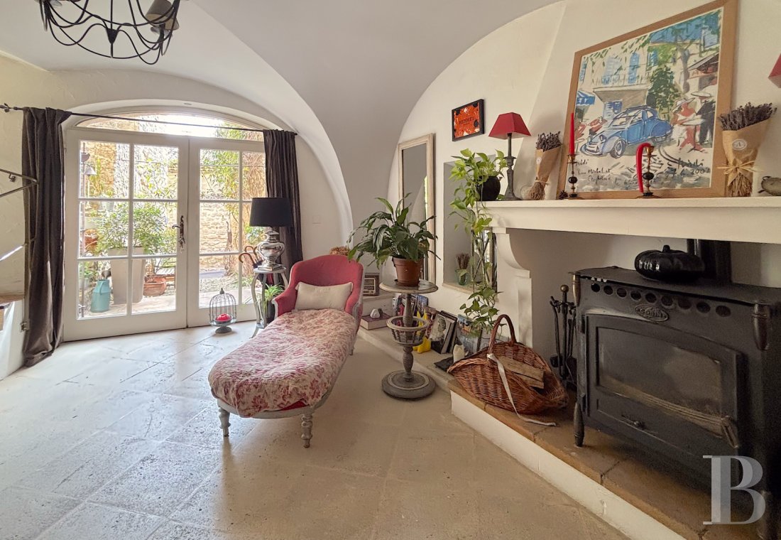 character properties France provence cote dazur   - 4