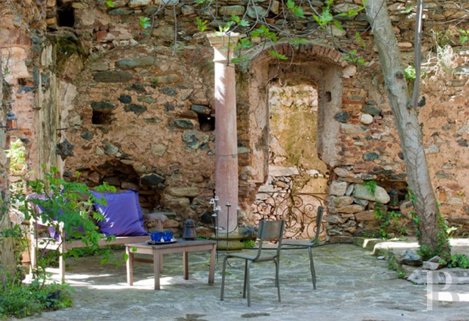 A place of worship that has become a creative hub just twenty minutes from Bastia on the way to Saint-Florent - photo  n°2